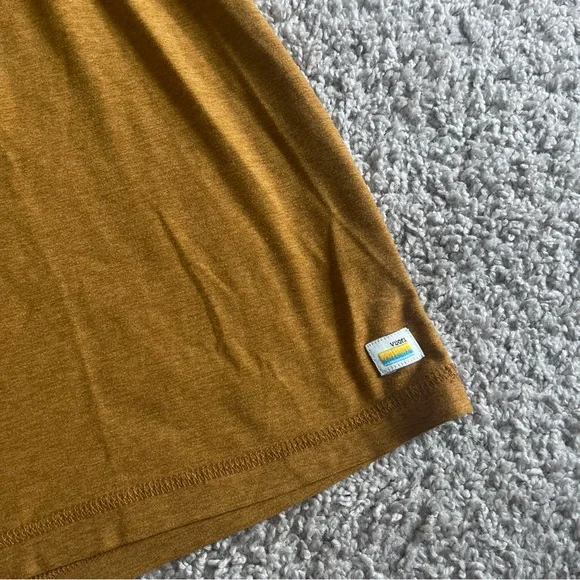 Vuori Heather Short Sleeve Tech Tee T Shirt - Picture 2 of 4